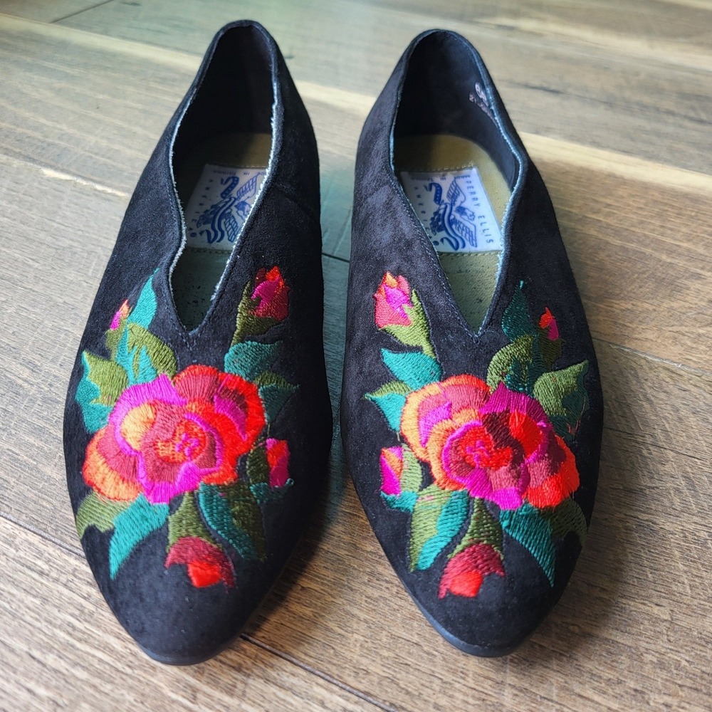 Perry Ellis America Vintage Black Floral Embroidered V-Cut Flats Shoes 6B Graham